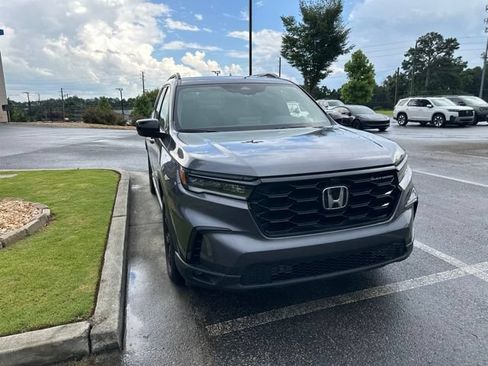 Certified 2025 Honda Pilot Black Edition image 4