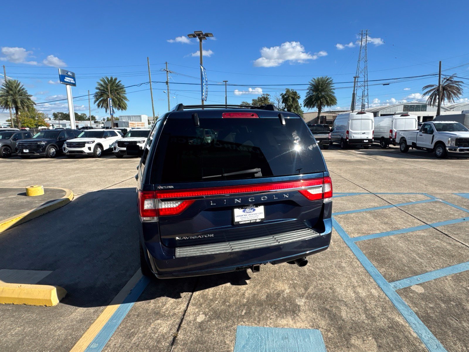 Used 2017 Lincoln Navigator Select RWD image 5