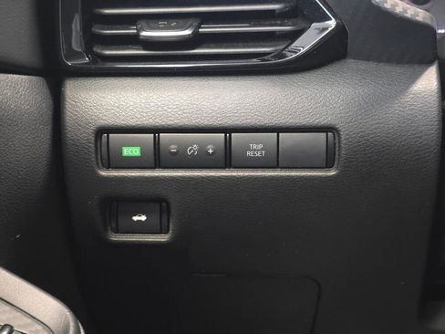 Used 2024 Nissan Sentra SV FWD image 24