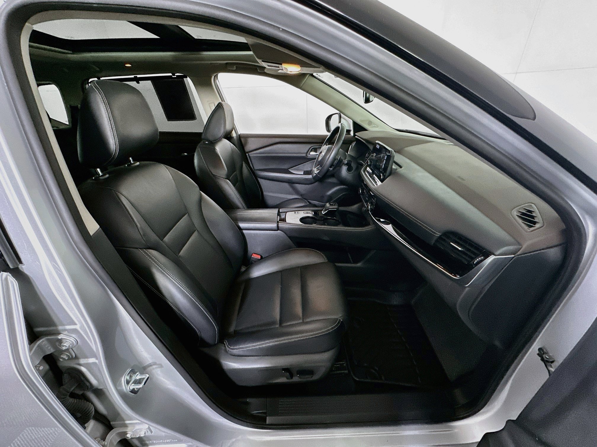 Used 2023 Nissan Rogue SL w/ SL Premium Package FWD image 34