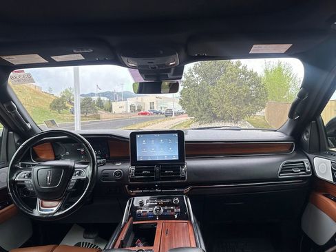 Used 2018 Lincoln Navigator Reserve w/ Technology Package image 28
