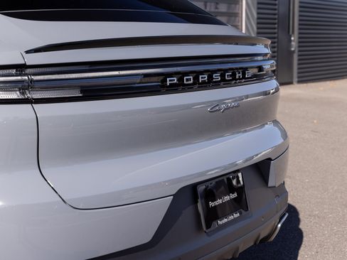Certified 2026 Porsche Cayenne Coupe image 12