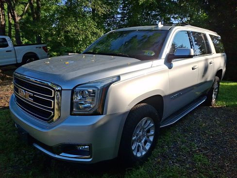 Used 2019 GMC Yukon XL SLT w/ Open Road Package AWD/4WD image 1