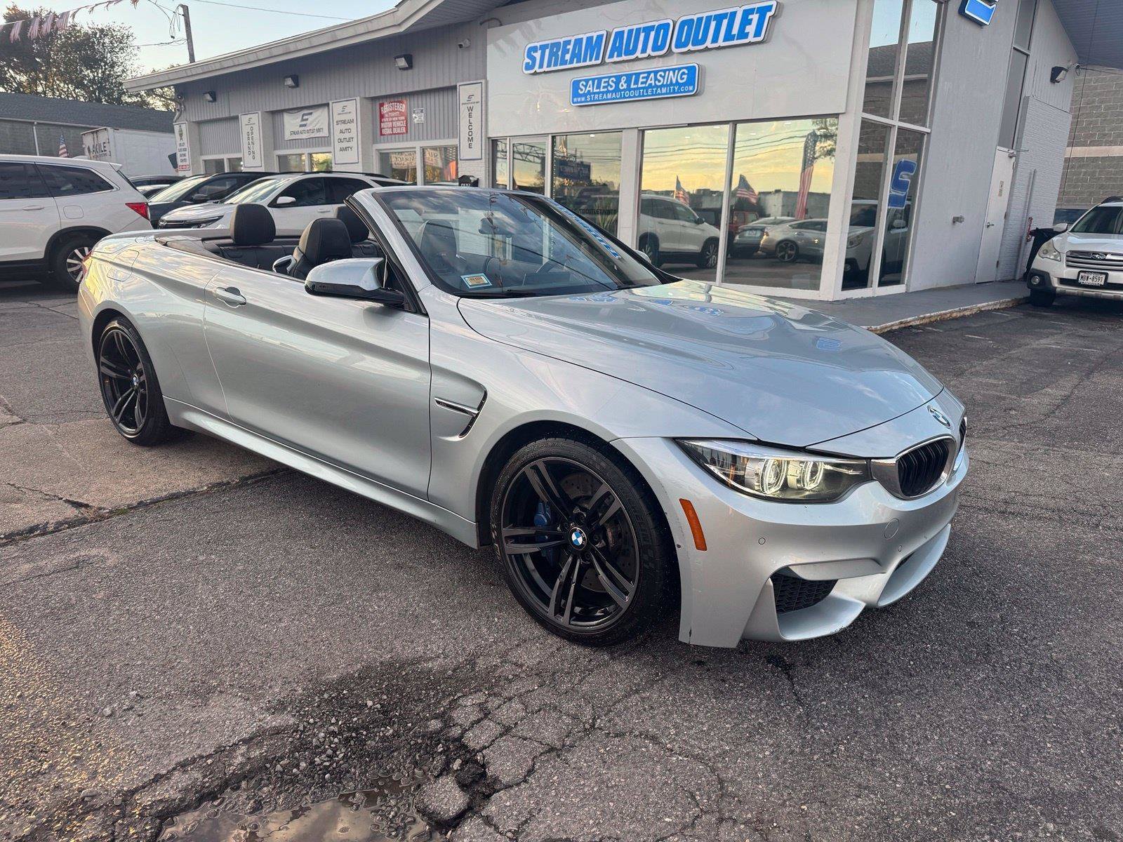 Used 2018 BMW M4 Convertible RWD image 22