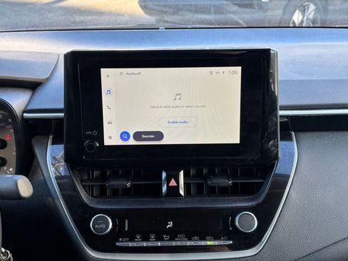 Used 2025 Toyota Corolla LE image 18