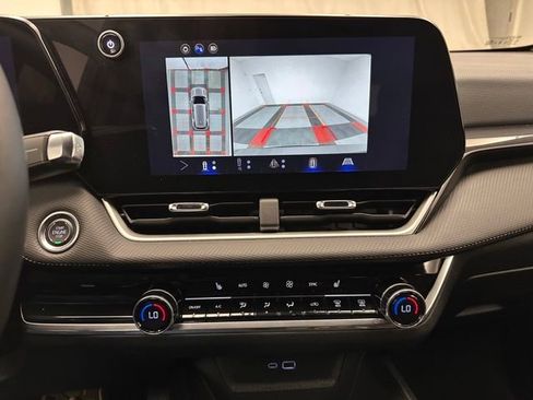 Used 2025 Chevrolet Equinox LT w/ Convenience Package II AWD/4WD image 9