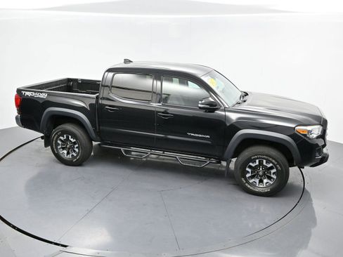 Used 2017 Toyota Tacoma TRD Off-Road AWD/4WD image 35