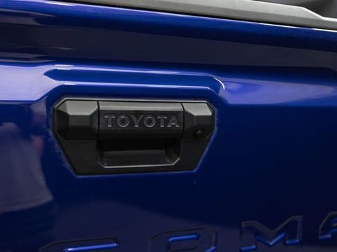 Used 2025 Toyota Tacoma TRD Sport AWD/4WD image 9