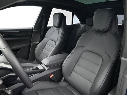 New 2026 Porsche Macan Turbo Electric image 5