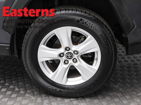 Used 2021 Toyota RAV4 LE image 8