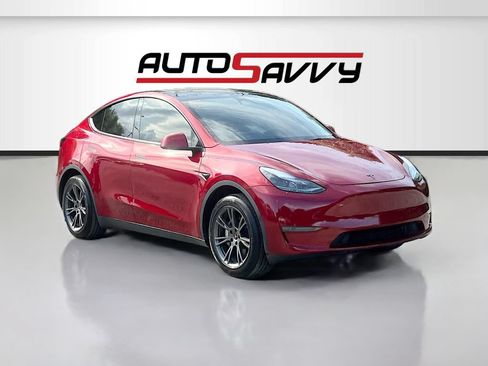 Used 2025 Tesla Model Y Long Range RWD image 1