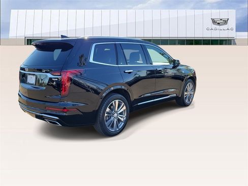 Certified 2022 Cadillac XT6 Premium Luxury image 8