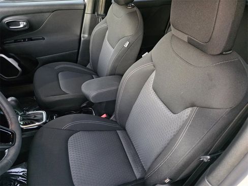 Used 2021 Jeep Renegade Latitude image 11