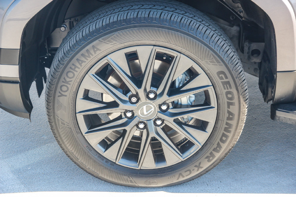 Certified 2025 Lexus GX 550 w/ Cold Area Package AWD/4WD image 11