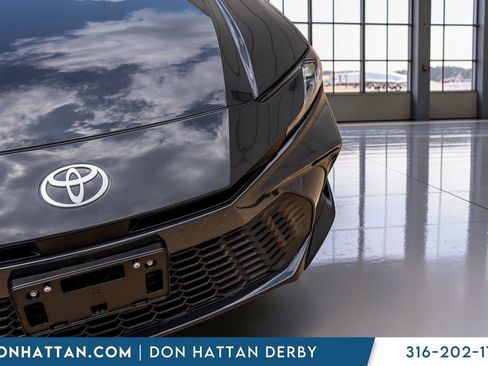 Used 2025 Toyota Camry SE FWD image 37