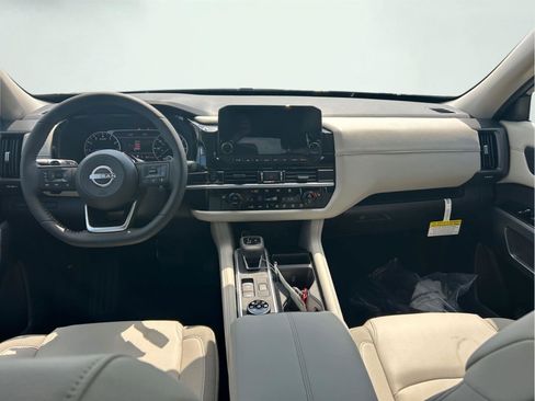 New 2025 Nissan Pathfinder SL w/ Black Appearance Package image 10