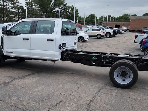 New 2025 Ford F550 4x4 Crew Cab image 4