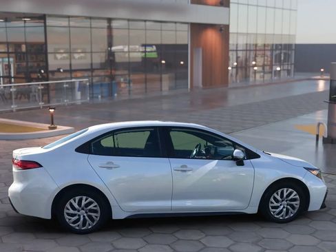 Used 2022 Toyota Corolla SE image 4