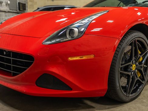 Used 2015 Ferrari California T RWD image 24