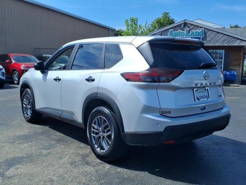 Used 2024 Nissan Rogue S AWD/4WD image 3