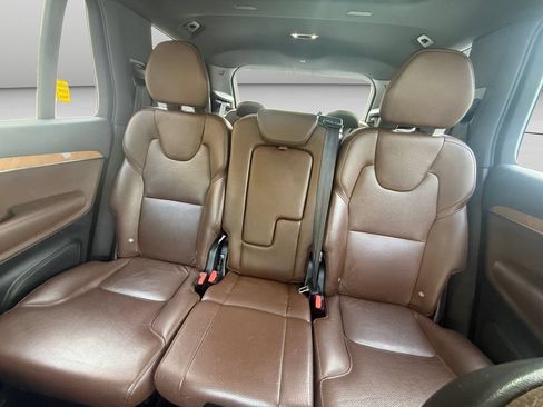Used 2022 Volvo XC90 T6 Momentum AWD/4WD image 13