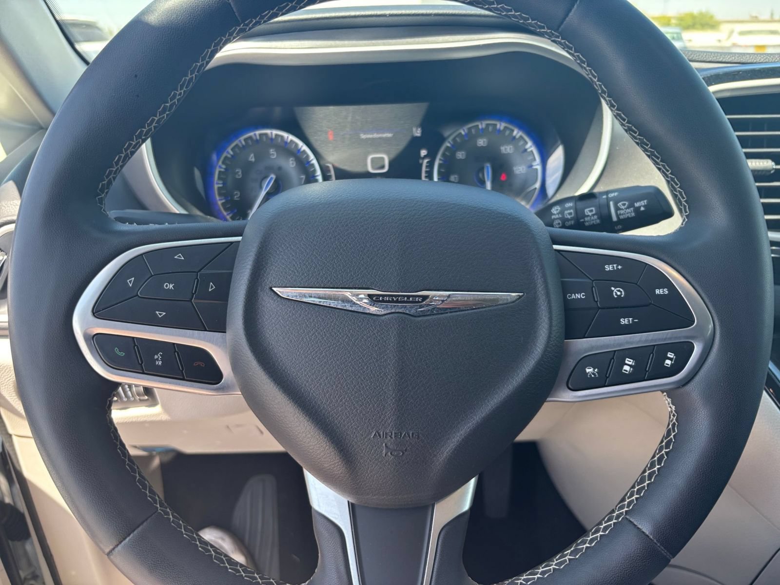 Used 2024 Chrysler Pacifica Touring-L FWD image 28