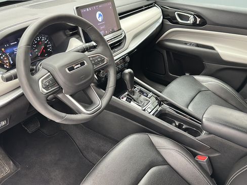 Used 2025 Jeep Compass Limited AWD/4WD image 12