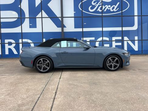 Used 2025 Ford Mustang Premium RWD image 9