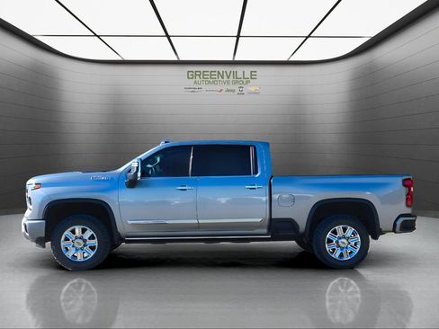 Used 2024 Chevrolet Silverado 2500 High Country w/ High Country Premium Package AWD/4WD image 2