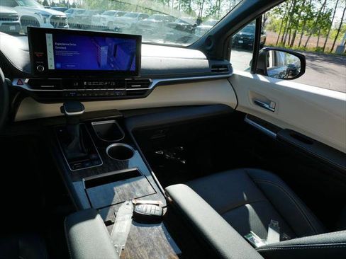 Certified 2025 Toyota Sienna Platinum AWD/4WD image 14