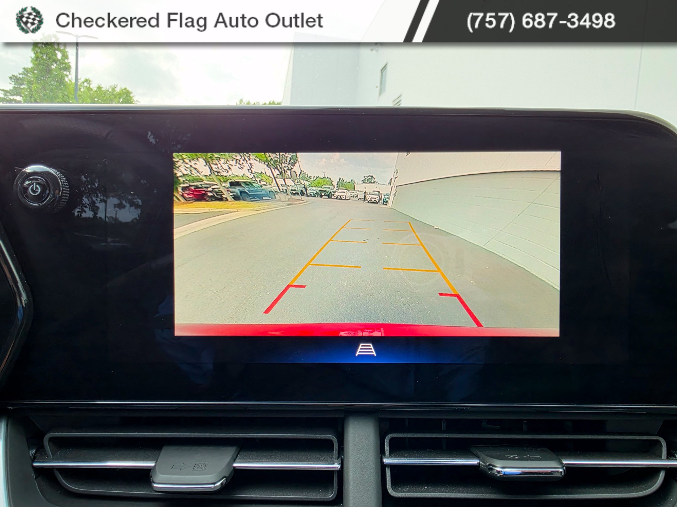 Used 2024 Chevrolet Trax RS w/ Sunroof Package FWD image 32