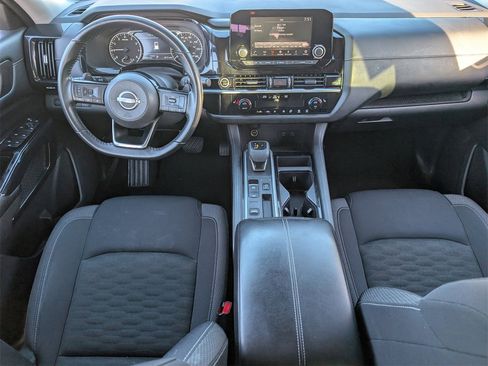 Certified 2022 Nissan Pathfinder SV image 9