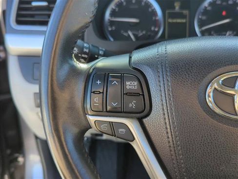 Used 2015 Toyota Highlander Limited image 16
