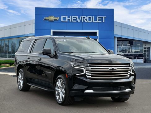 Certified 2024 Chevrolet Suburban High Country AWD/4WD image 6