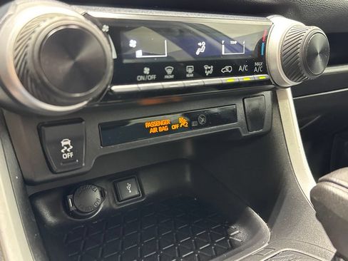 Used 2021 Toyota RAV4 LE FWD image 14