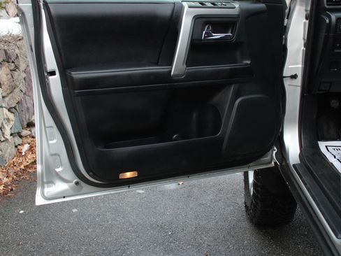 Used 2015 Toyota 4Runner SR5 image 12