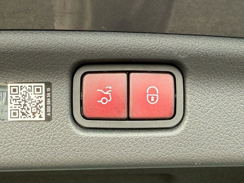 Certified 2025 Mercedes-Benz C 300 4MATIC Sedan image 39