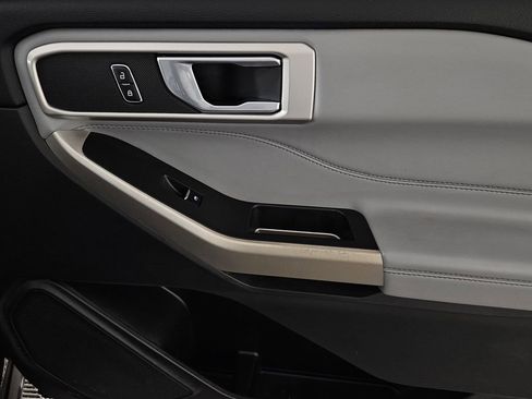 Used 2023 Ford Explorer XLT w/ Equipment Group 202A image 34