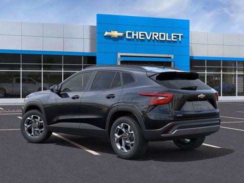 New 2026 Chevrolet Trax LT w/ LT Convenience Package FWD image 3