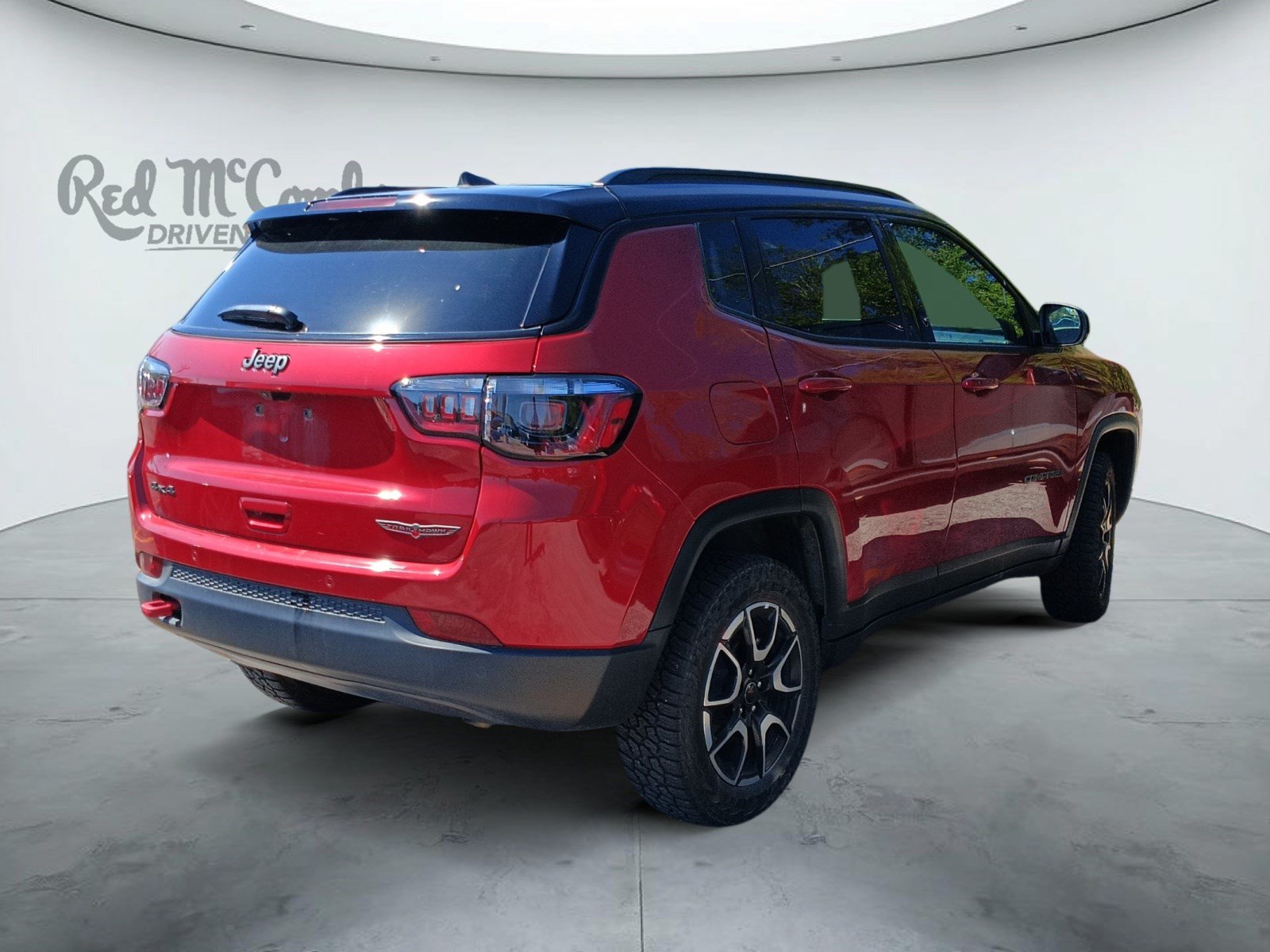 Used 2025 Jeep Compass Trailhawk AWD/4WD image 4