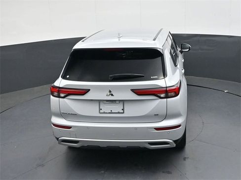 Used 2024 Mitsubishi Outlander SE image 28