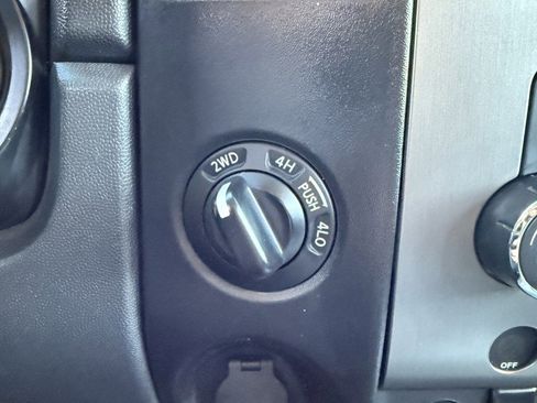 Used 2011 Nissan Titan SV w/ SV Value Truck Pkg image 32