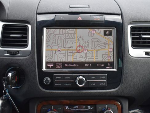 Used 2012 Volkswagen Touareg Sport image 15