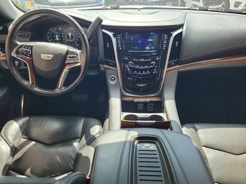 Used 2020 Cadillac Escalade Luxury RWD image 18