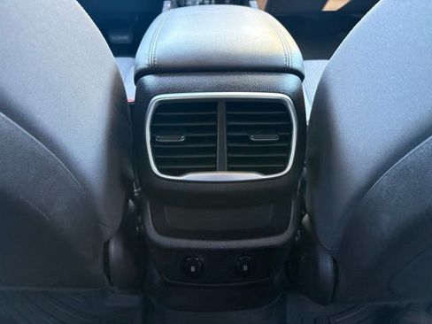 Used 2020 Hyundai Santa Fe SE image 21