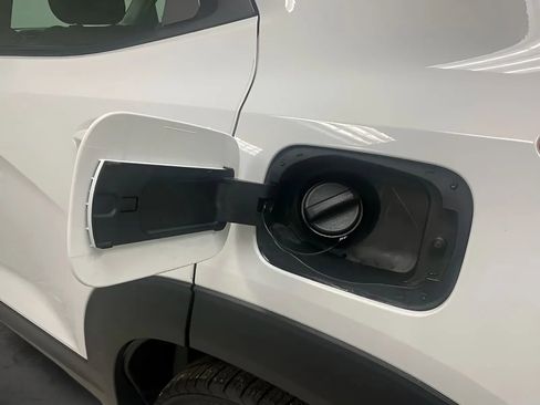 Used 2021 Chevrolet TrailBlazer LS FWD image 25