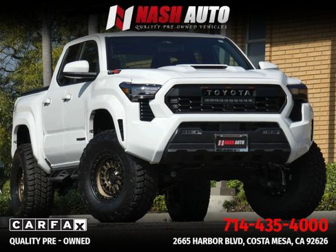 Used 2025 Toyota Tacoma TRD Sport AWD/4WD image 1