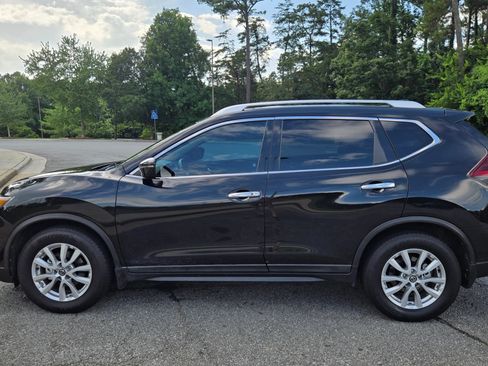 Used 2018 Nissan Rogue SV FWD image 3