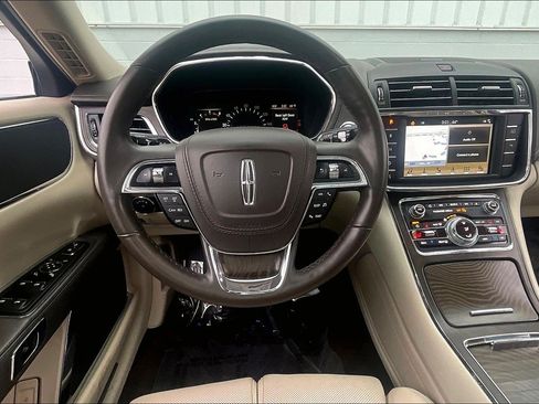 Used 2018 Lincoln Continental Select image 6