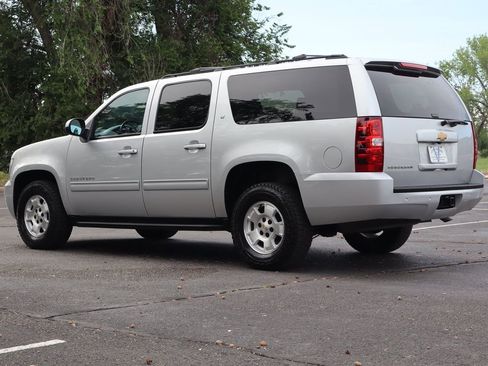 Used 2014 Chevrolet Suburban LT w/ Luxury Package AWD/4WD image 7